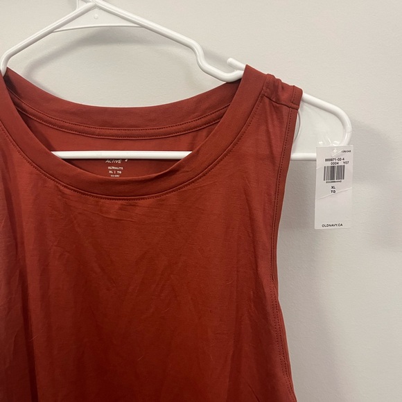 Old navy- maroon tank top- gym style top. - Picture 2 of 4